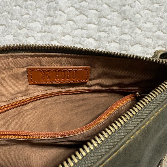 Hobo Rare Olive Green Leather Wristlet with Peace Sign - Picture 6 of 8